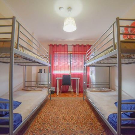 Quarto Com 4 Camas Porto Kültér fotó