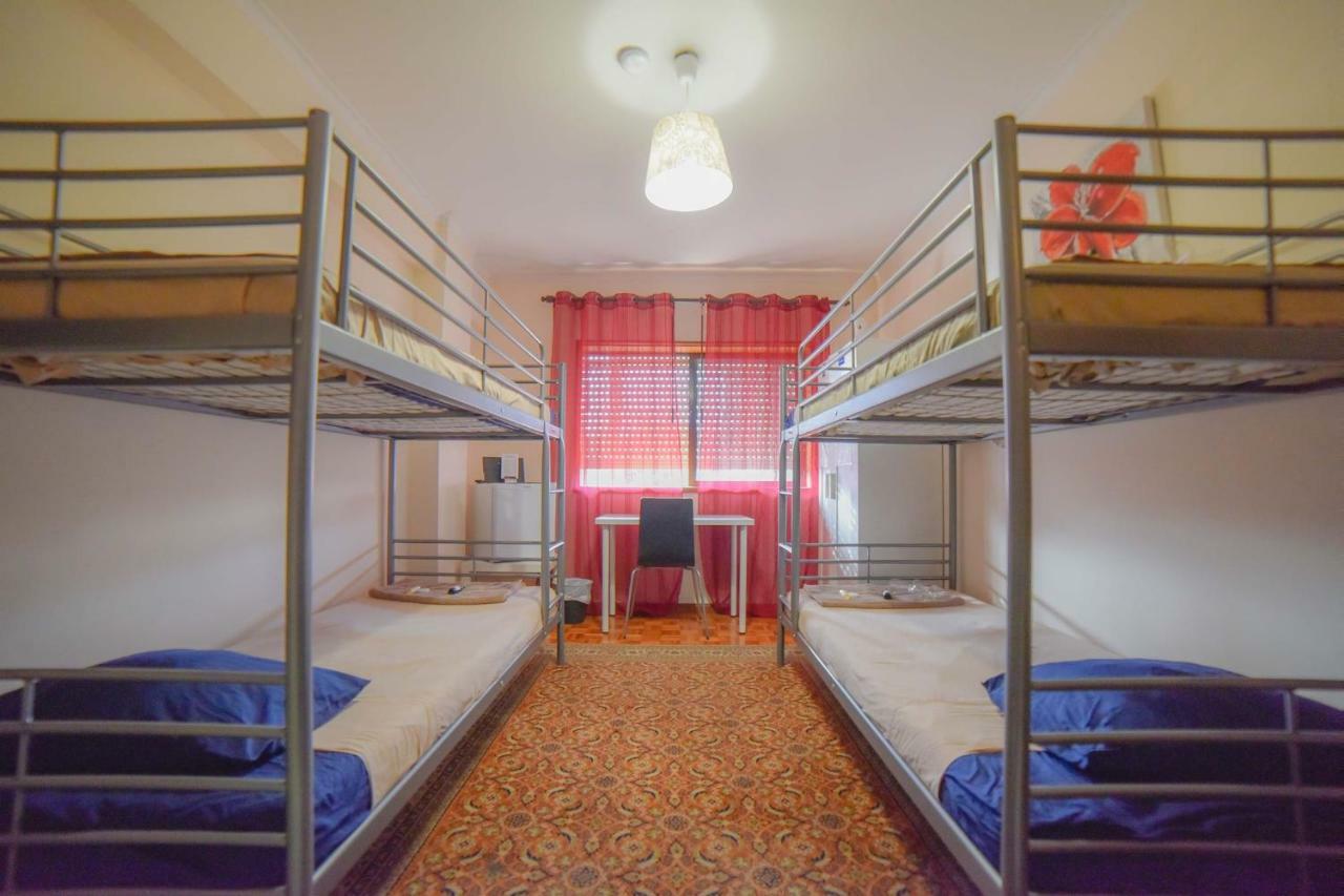 Quarto Com 4 Camas Porto Kültér fotó