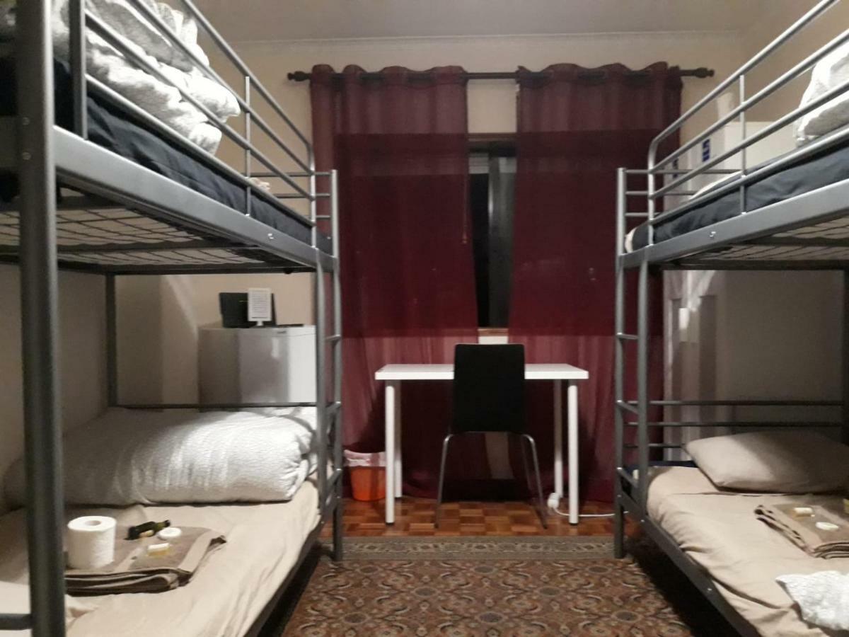 Quarto Com 4 Camas Porto Kültér fotó
