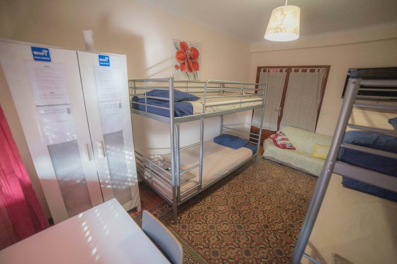 Quarto Com 4 Camas Porto Kültér fotó
