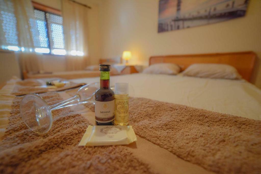 Quarto Com 4 Camas Porto Kültér fotó