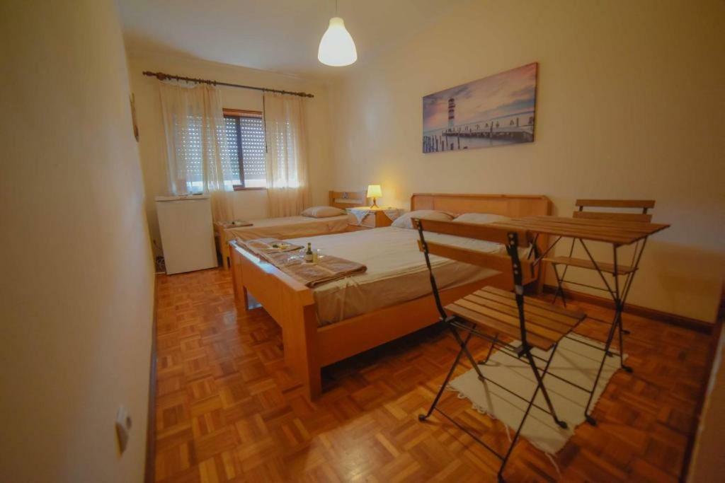 Quarto Com 4 Camas Porto Kültér fotó